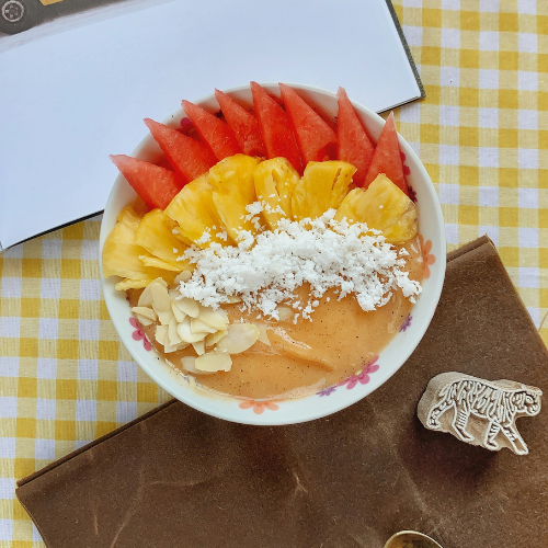 <strong>Bare Naked Bowls</strong>