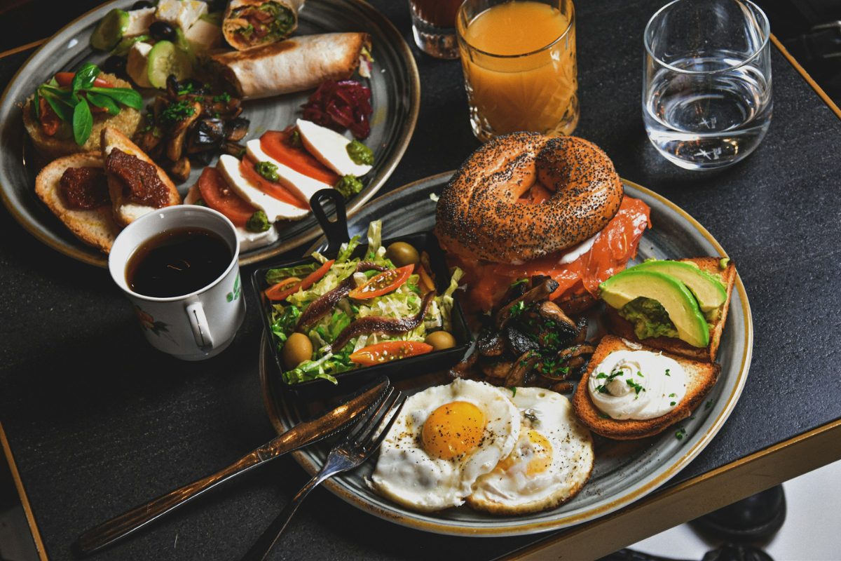 Brunch on table. Photography by Alessandro Alimonti. Image via Unsplash