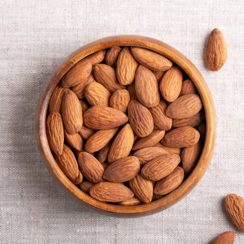 <strong>Almonds</strong>