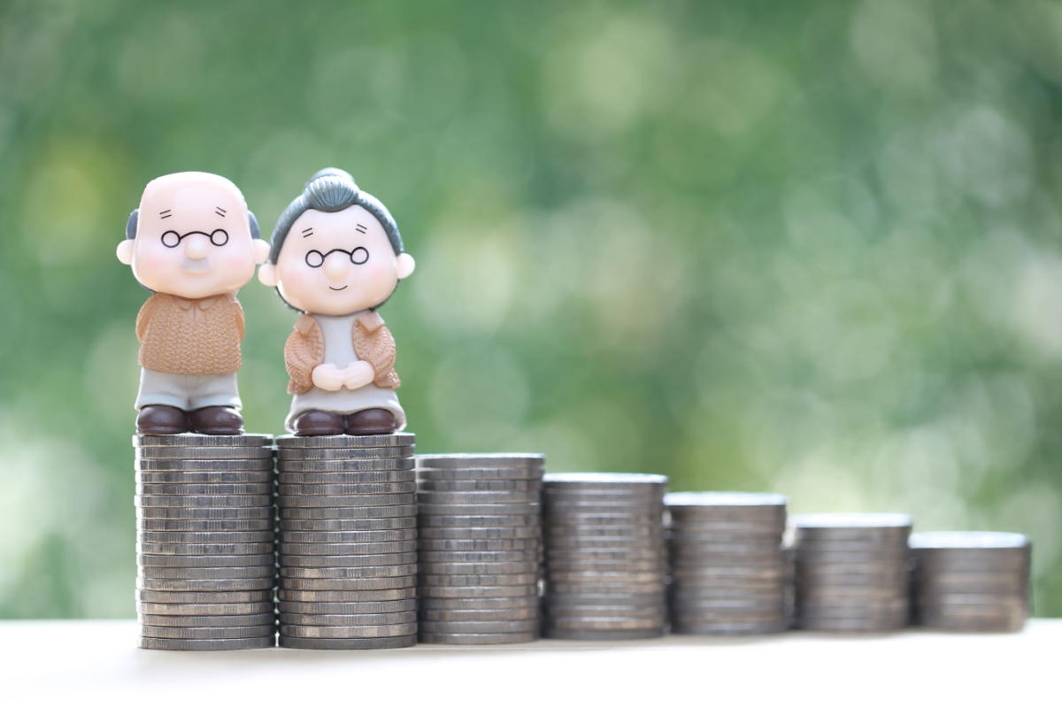 Toy old couple. Photography by Monthira. Image via Shutterstock