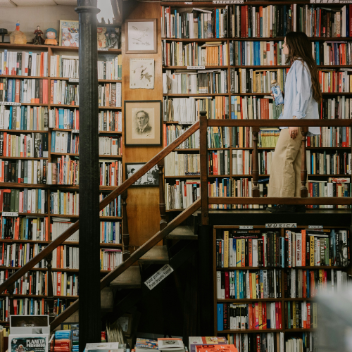 <strong>Avenue Bookstore</strong>