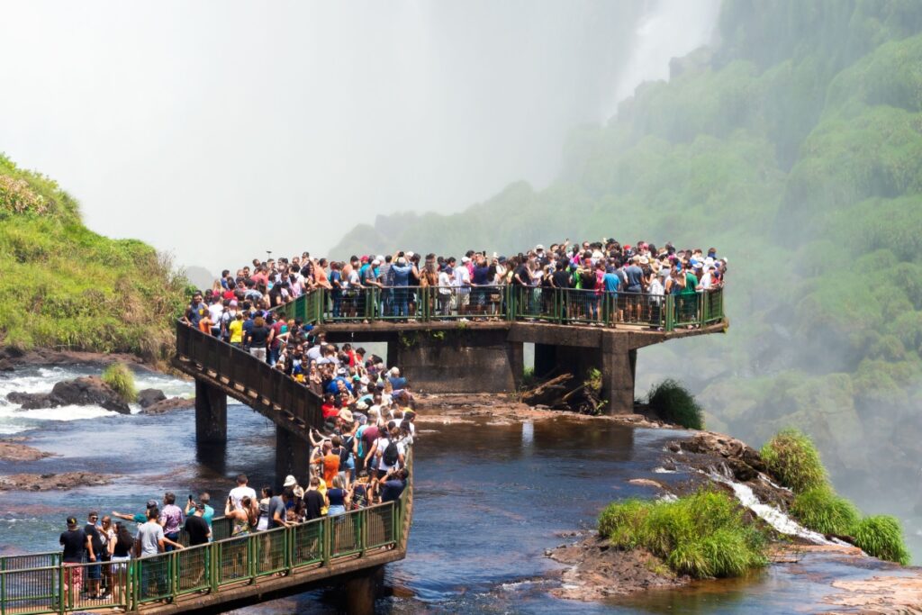 Crowds of tourists waiting. Photography by Thiago B Trevisan via Shutterstock